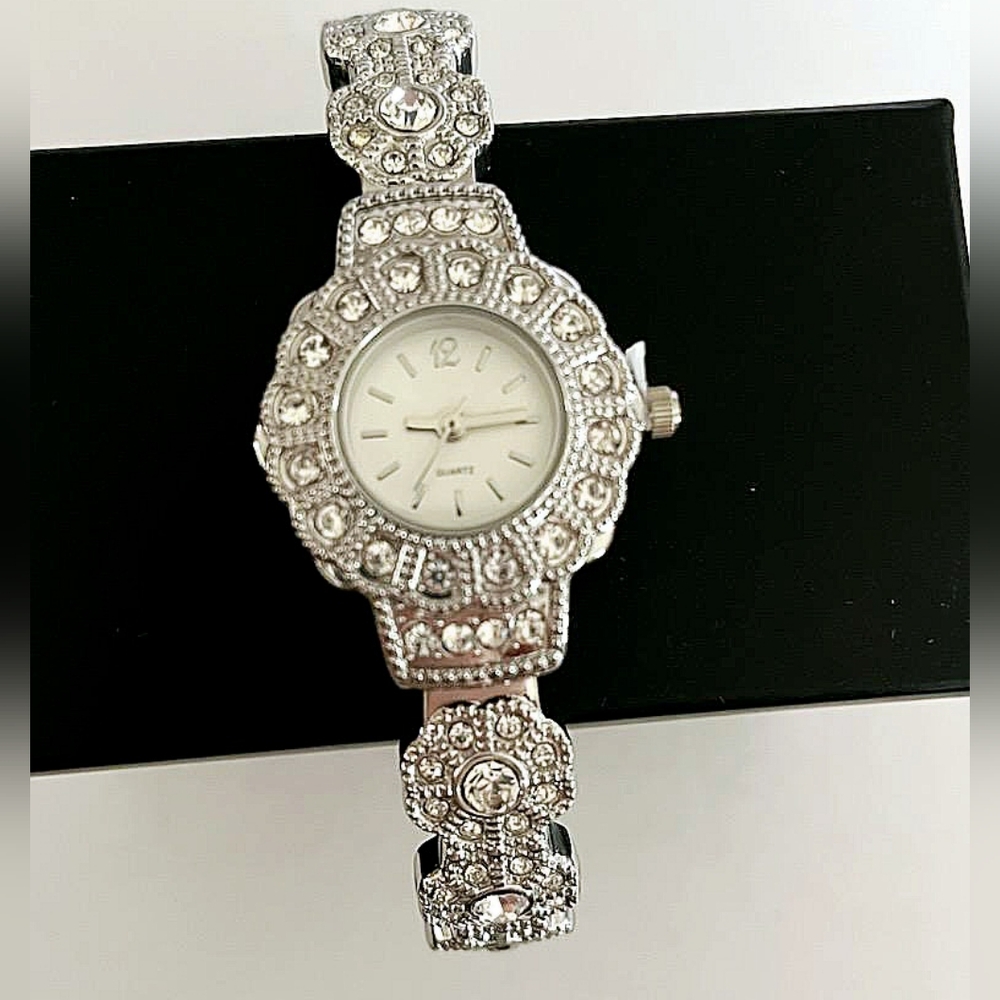 Victorian Flower Cuff Watch - Picture 4 of 4